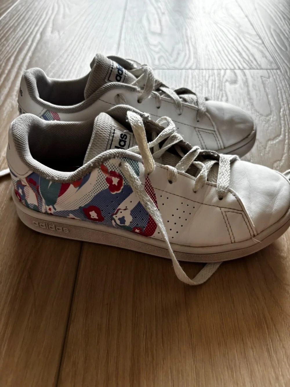 adidas classic lace
